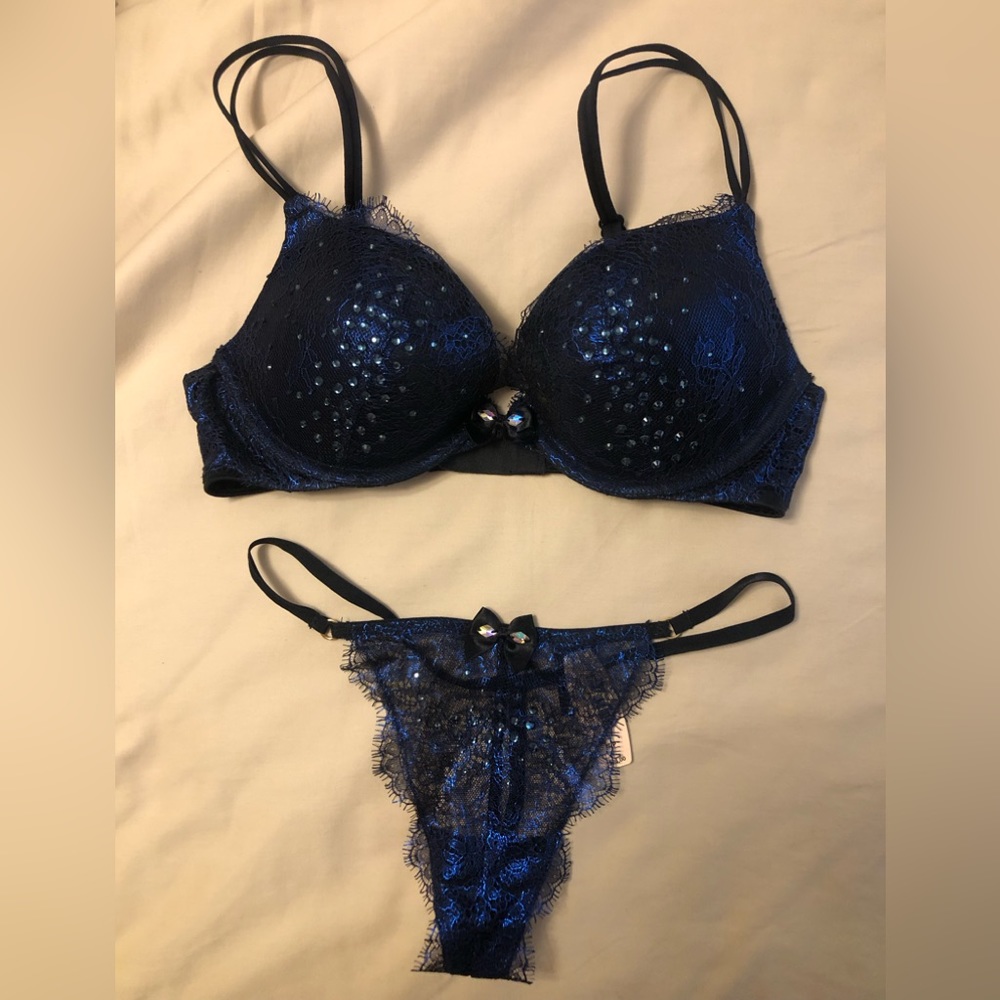 Victoria's Secret SWAROVSKI Fashion Show Limited Edition 32C Bra + V-String Set
